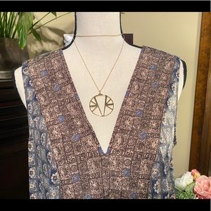 Max Studio V-Neck Sleeveless Top